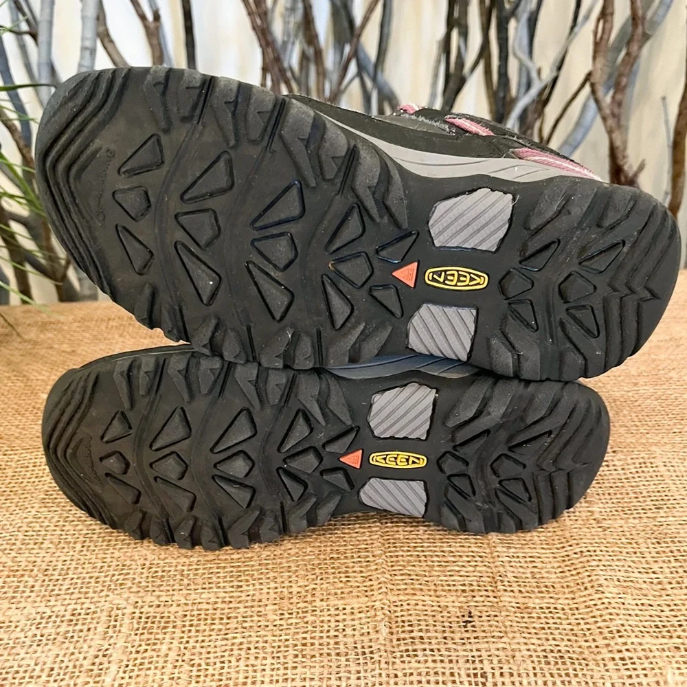 Keen Kids Hiking Boot in Black and Pink